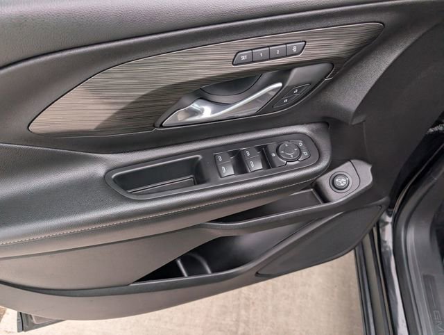 Used 2024 GMC Terrain SLT image 8