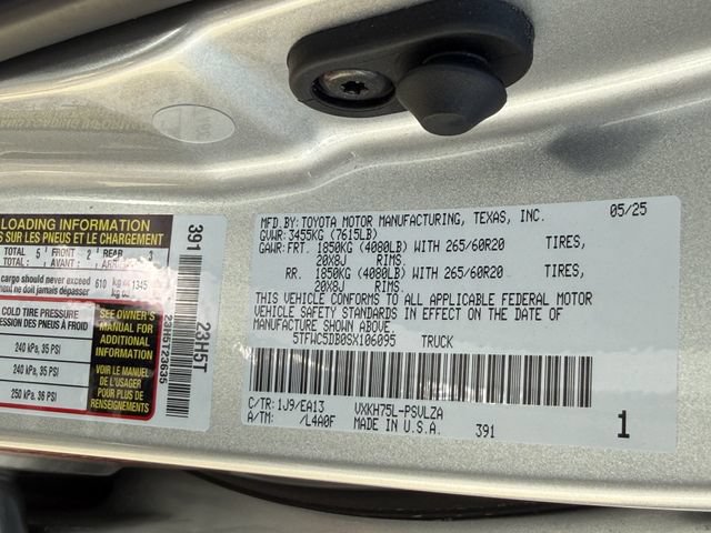 Used 2025 Toyota Tundra Limited AWD/4WD image 37
