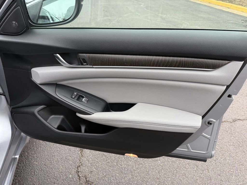 Used 2018 Honda Accord Touring image 15