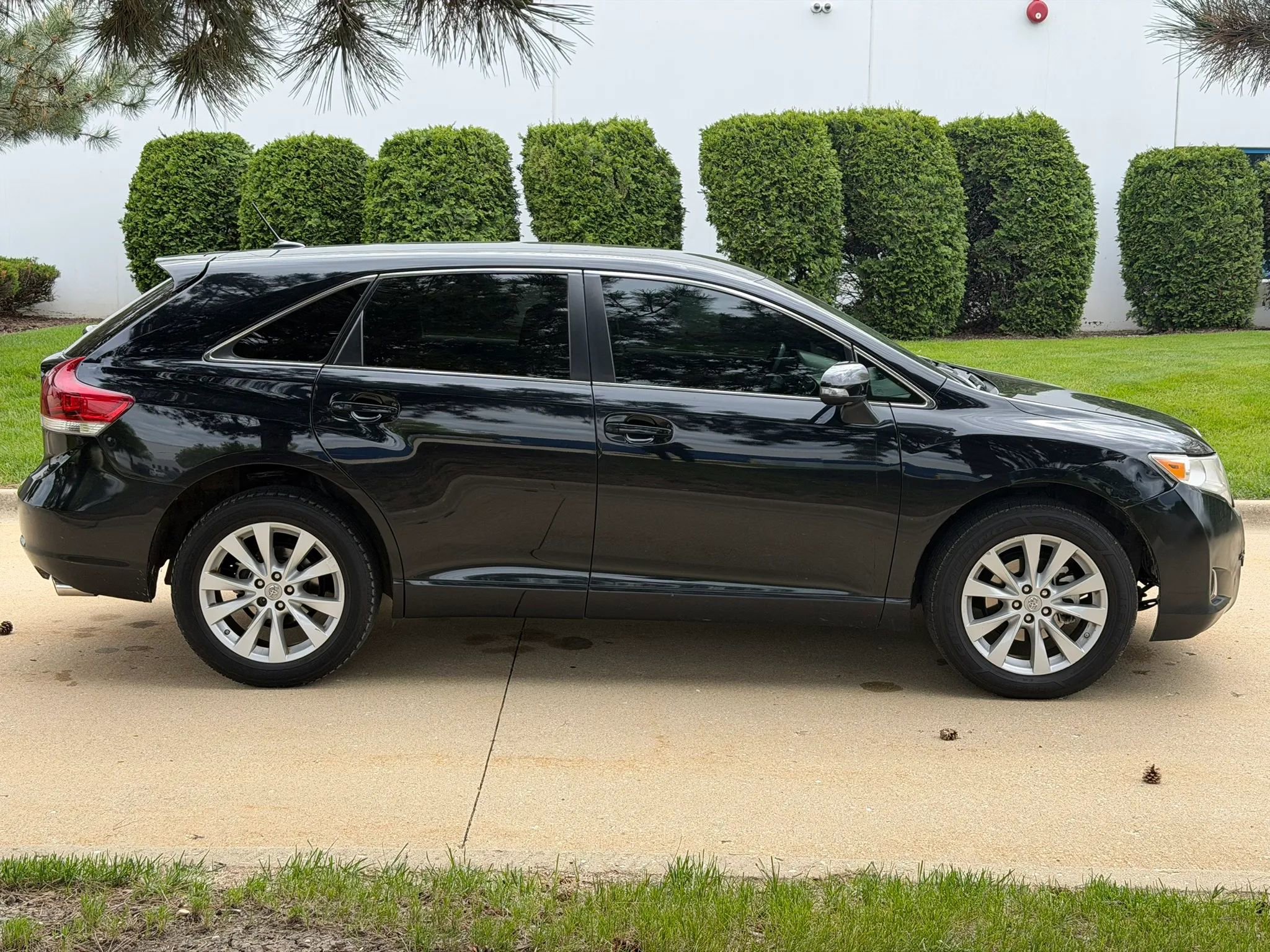 Used 2013 Toyota Venza LE AWD/4WD image 4