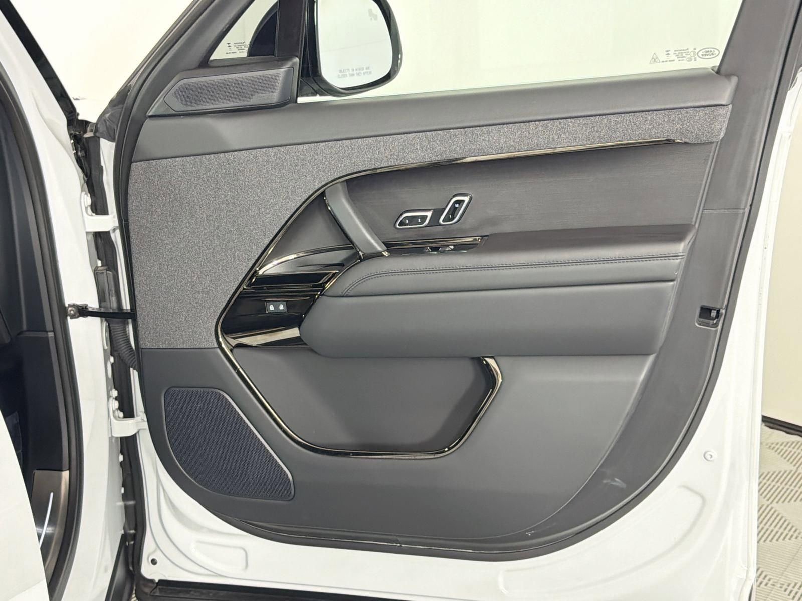 Certified 2025 Land Rover Range Rover Sport Dynamic SE AWD/4WD image 32