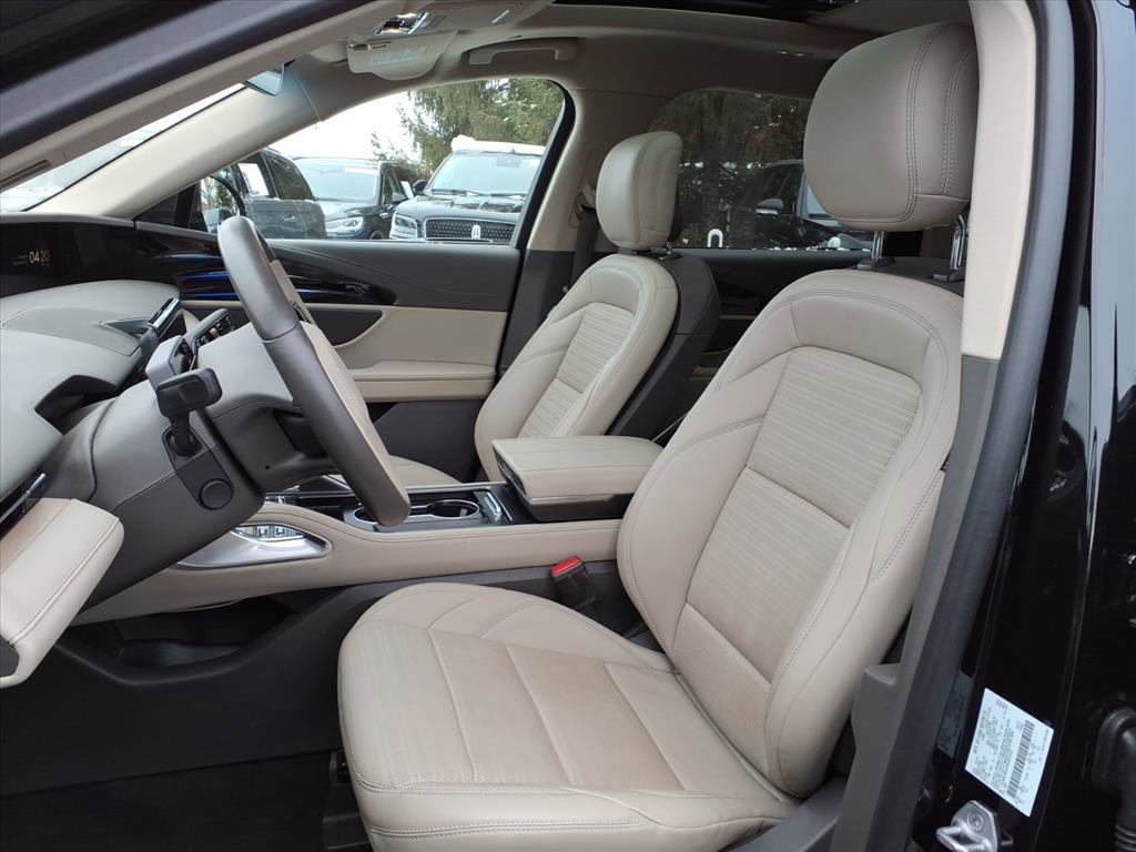 Certified 2024 Lincoln Nautilus Reserve w/ Equipment Group 202A image 12