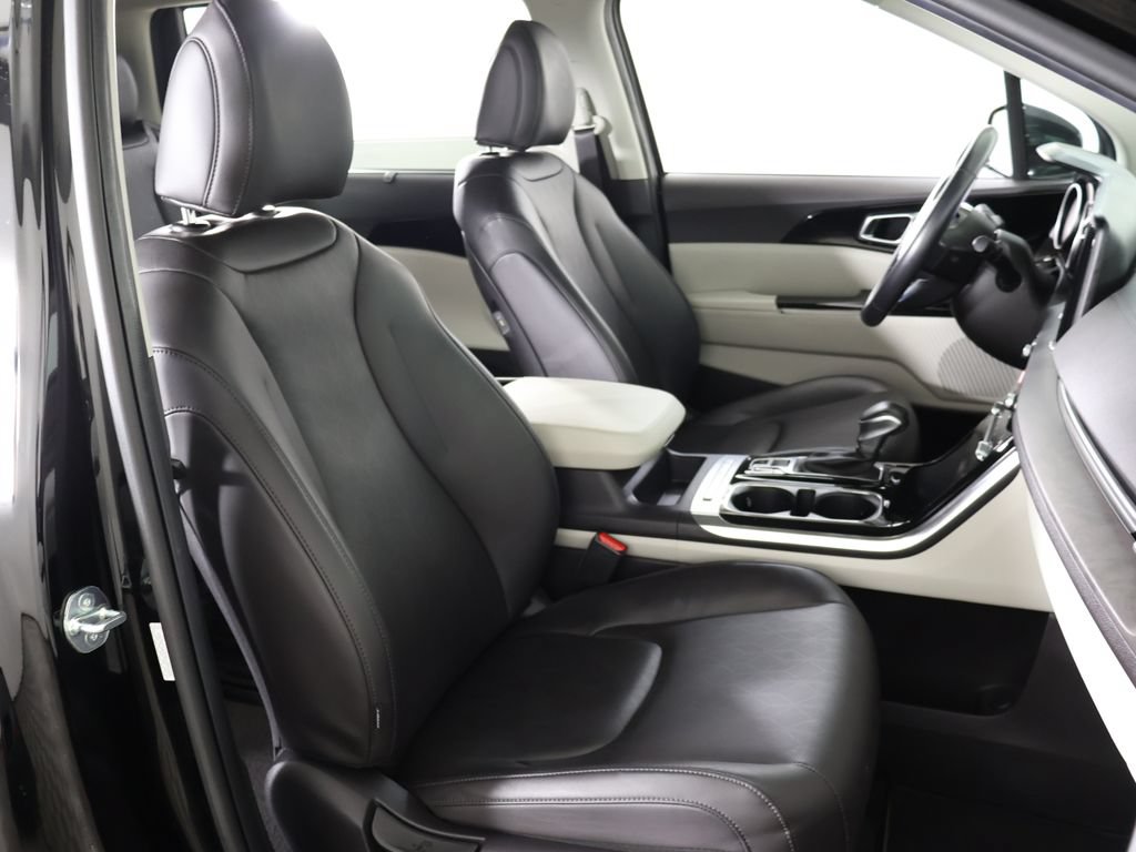 Certified 2024 Kia Carnival EX FWD image 32