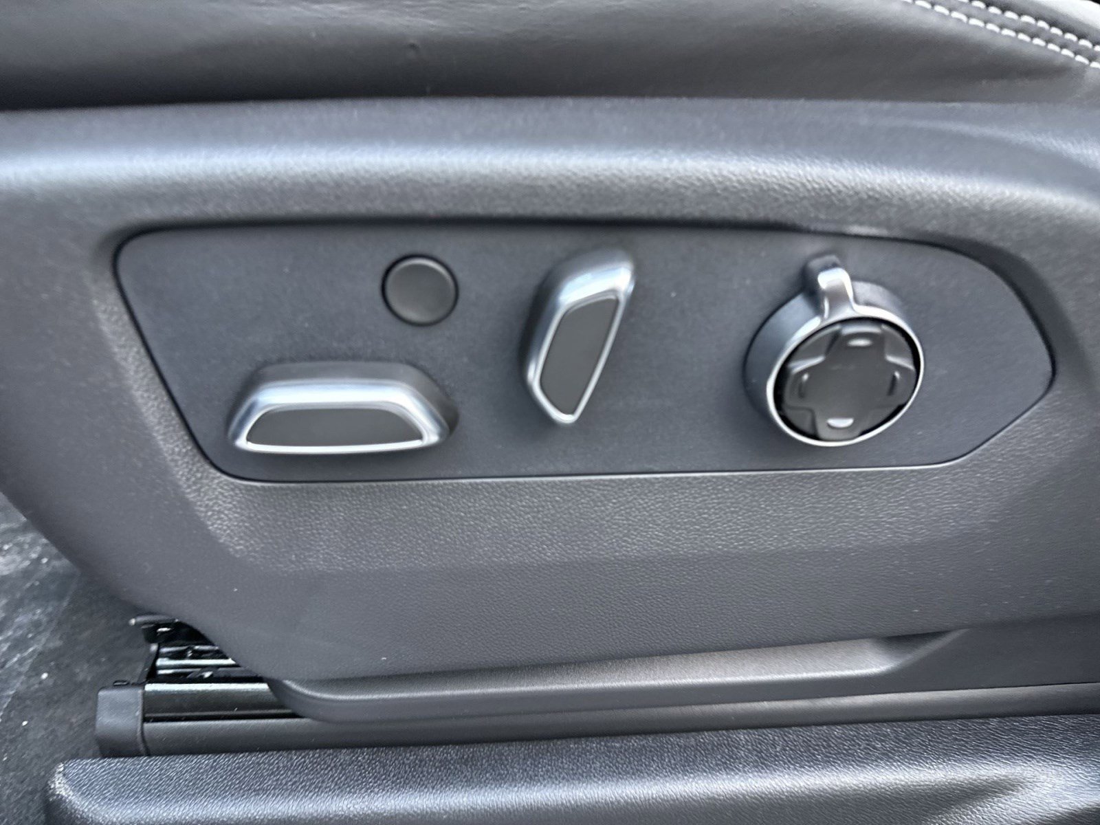 New 2026 GMC Yukon XL AT4 Ultimate image 12