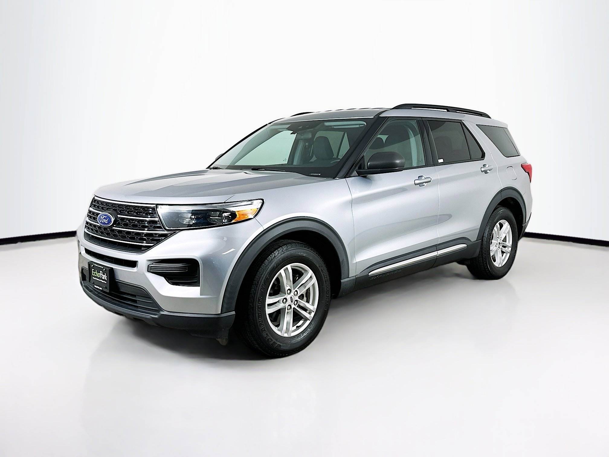 Used 2021 Ford Explorer XLT image 3