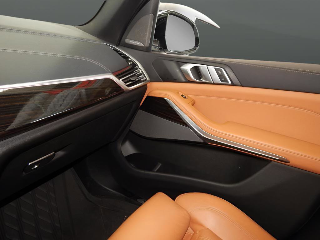 Used 2021 BMW X5 xDrive40i w/ M Sport Package image 18