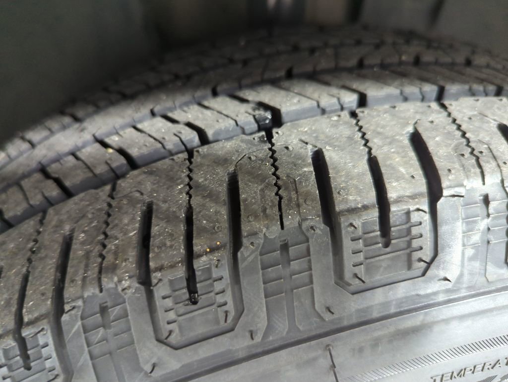 Used 2014 Ford Explorer XLT w/ Equipment Group 202A image 22