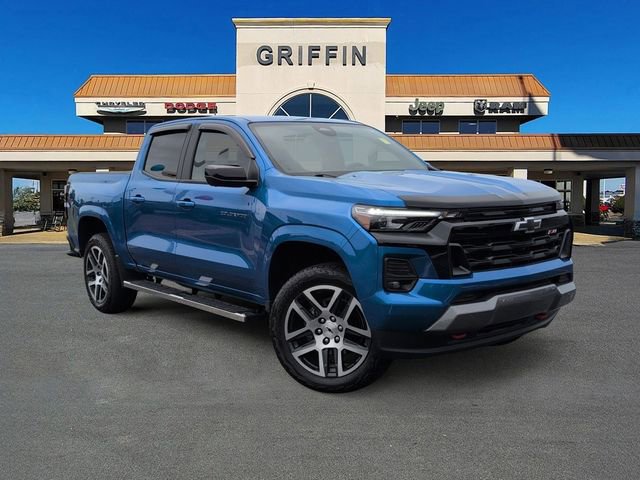 Used 2023 Chevrolet Colorado Z71 w/ Z71 Convenience Package 2 AWD/4WD image 2
