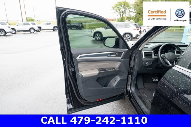 Certified 2022 Volkswagen Atlas SEL R-Line image 11