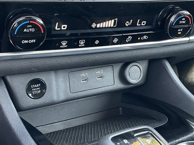 Used 2025 Nissan Rogue SV FWD image 18