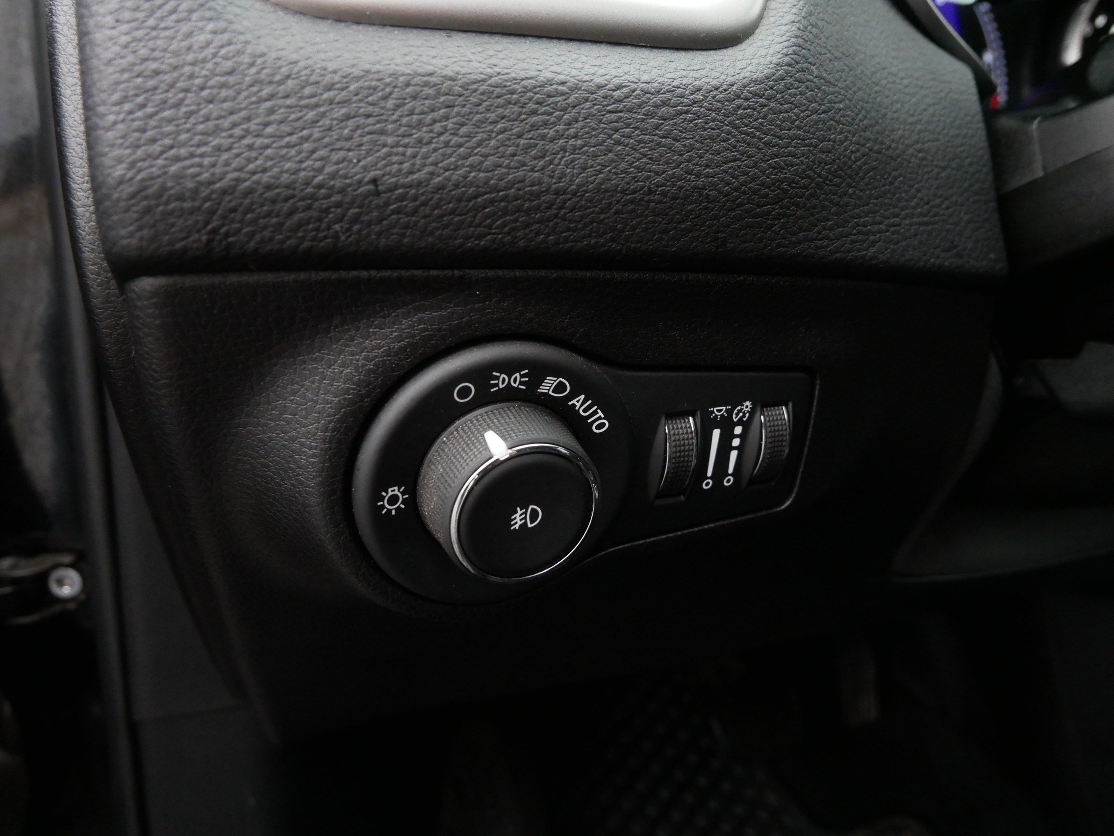 Used 2020 Jeep Compass Latitude w/ Cold Weather Group image 23