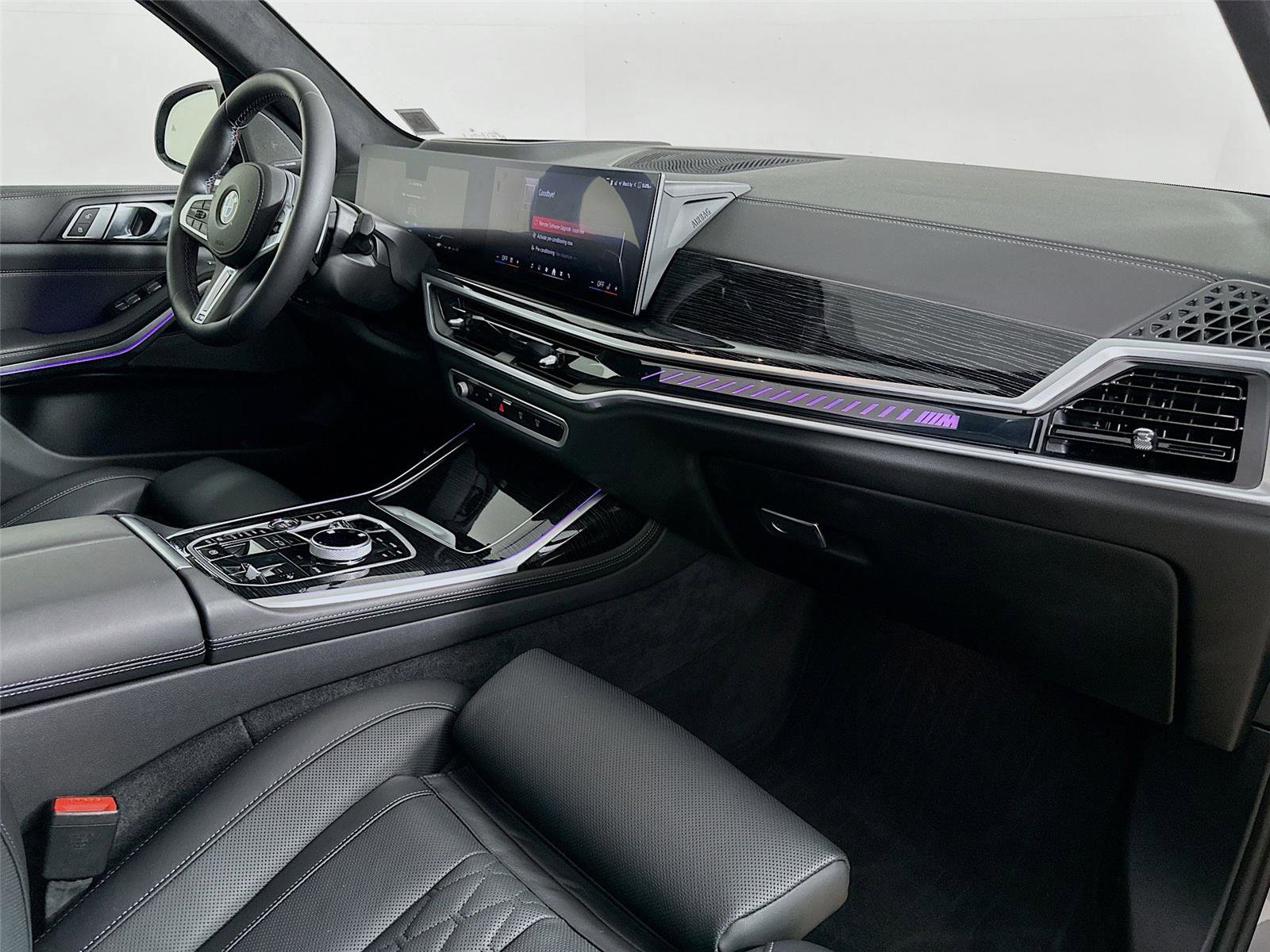 Used 2025 BMW X7 M60i w/ Executive Package image 32