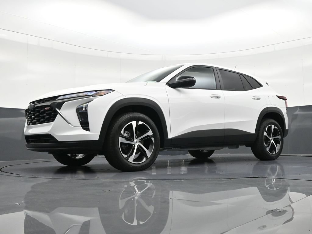 Used 2025 Chevrolet Trax RS w/ Driver Confidence Package image 28