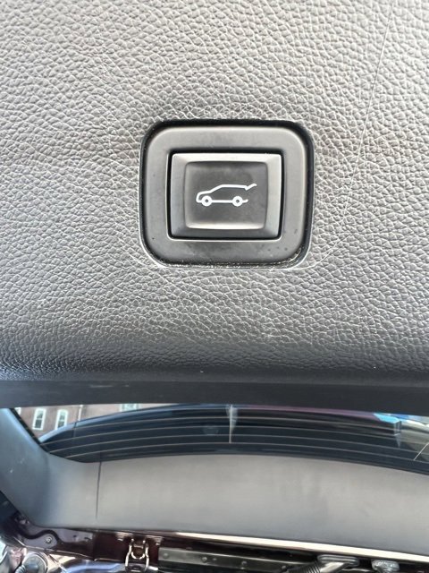 Used 2020 Chevrolet Traverse LT w/ Driver Confidence II Package image 23