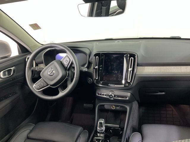 Certified 2023 Volvo XC40 B5 Plus w/ Climate Package image 31