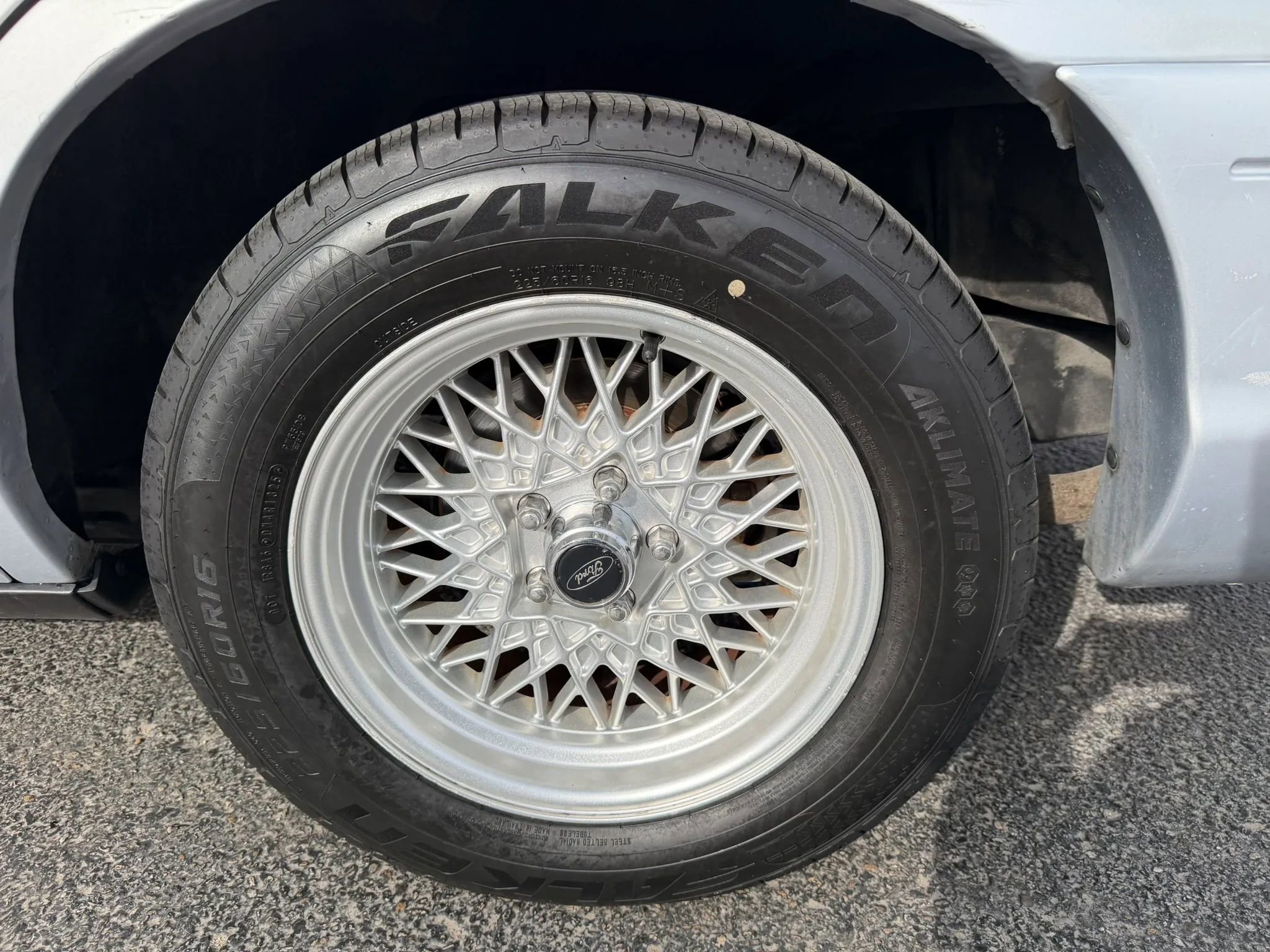 Used 2002 Ford Crown Victoria LX RWD image 18