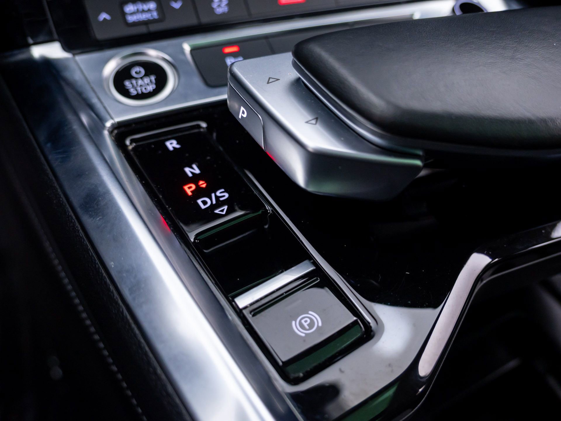 Used 2022 Audi e-tron Premium AWD/4WD image 27