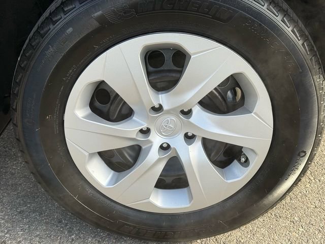 Certified 2025 Toyota RAV4 LE image 29