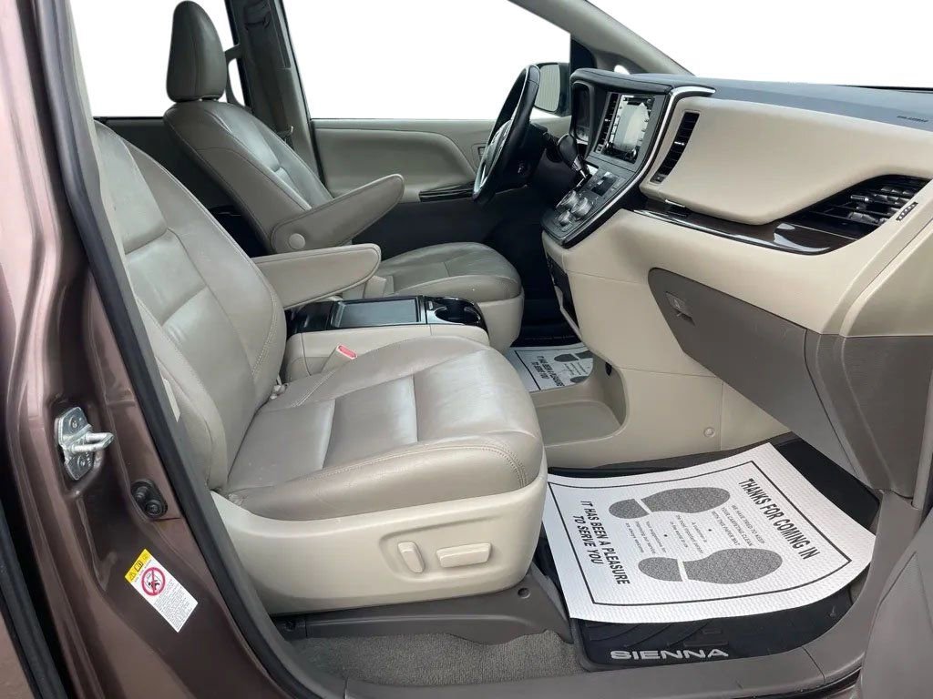 Used 2019 Toyota Sienna XLE image 19