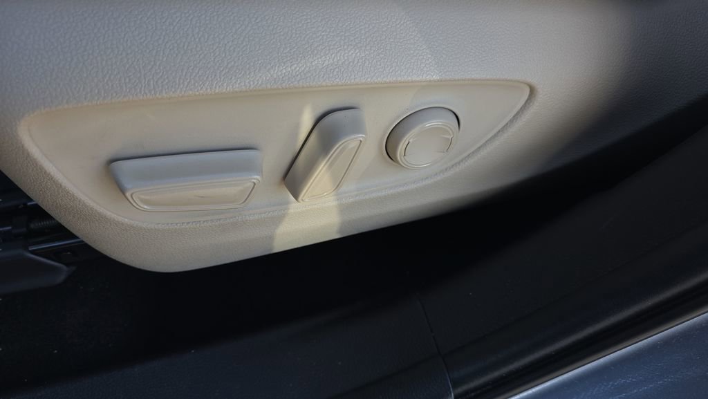 Used 2023 Toyota Highlander XLE image 24