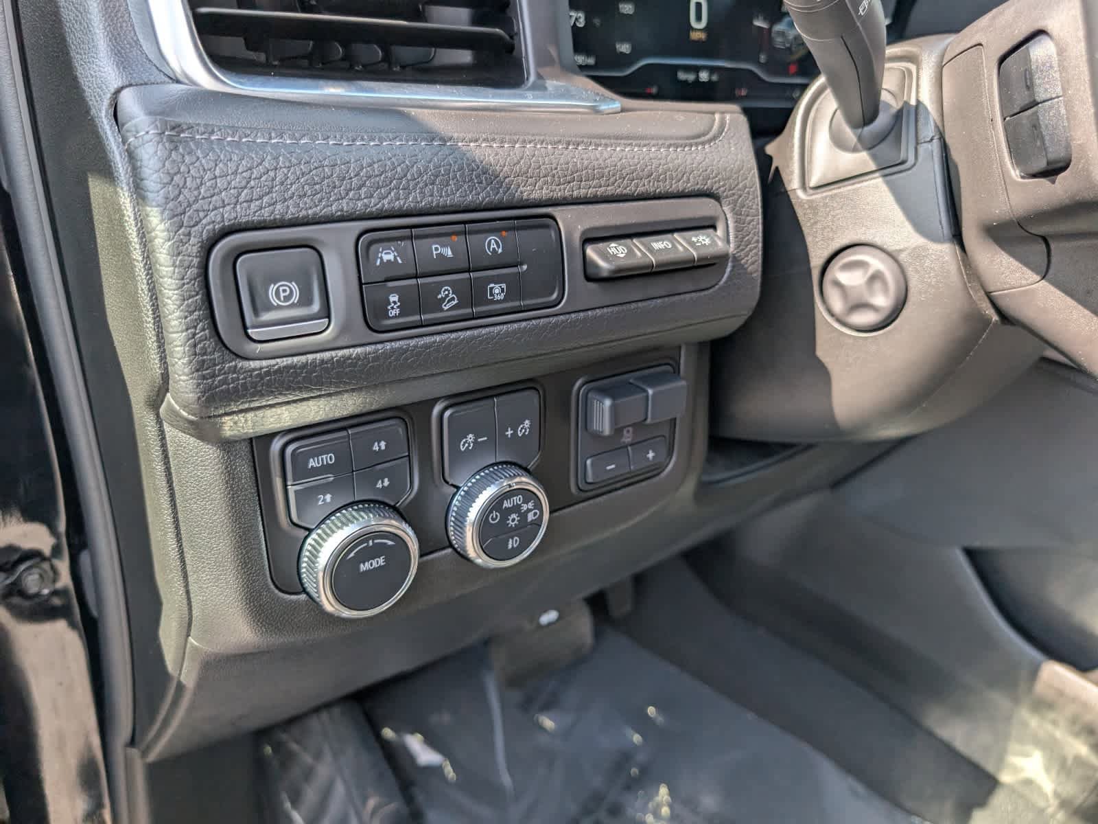 Certified 2024 GMC Yukon Denali w/ Max Trailering Package AWD/4WD image 25