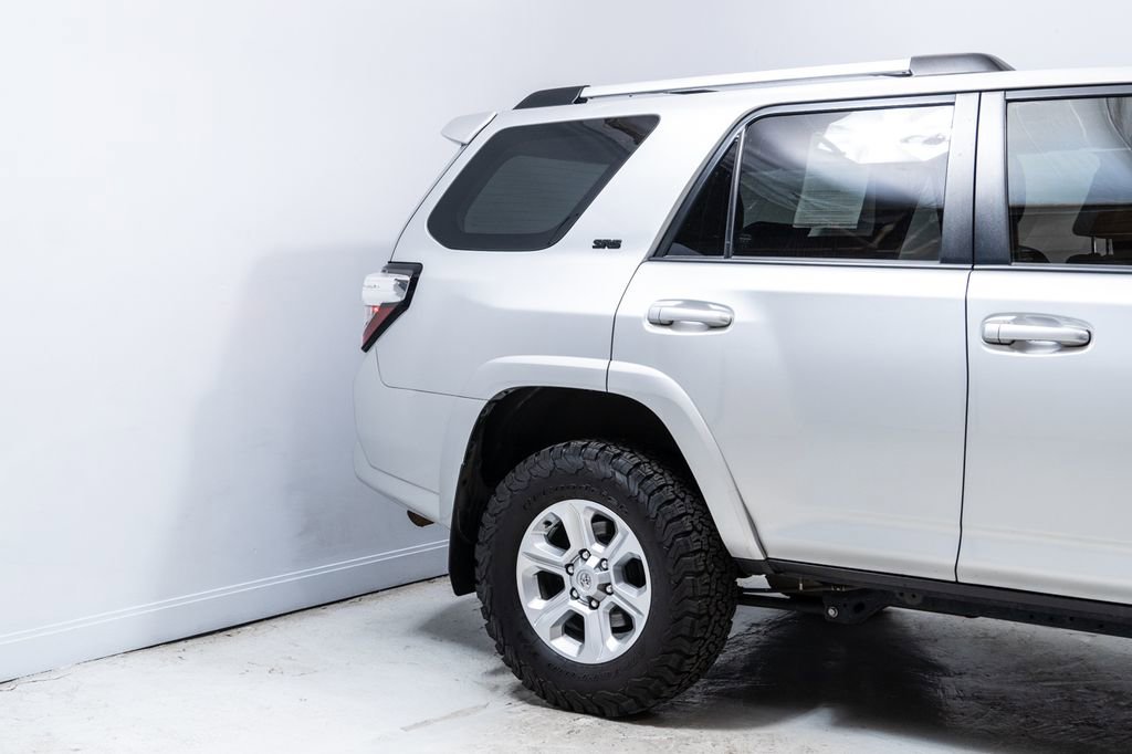 Used 2022 Toyota 4Runner SR5 Premium w/ Moonroof Package AWD/4WD image 11
