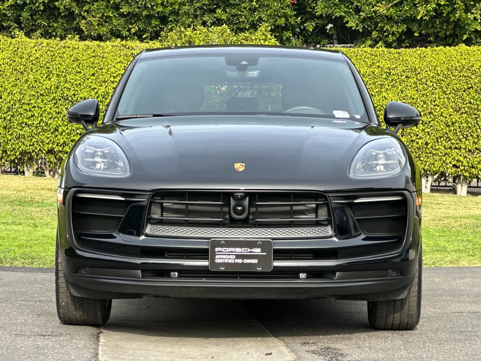 Certified 2025 Porsche Macan AWD/4WD image 11