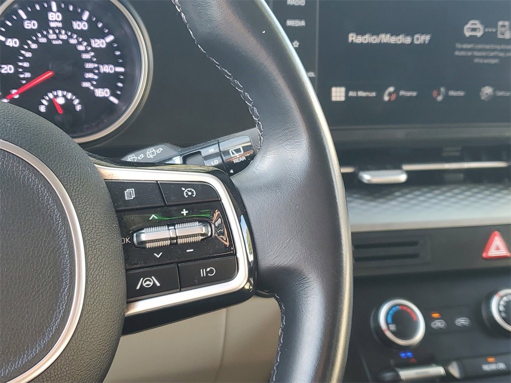 Certified 2023 Kia Carnival LX image 19