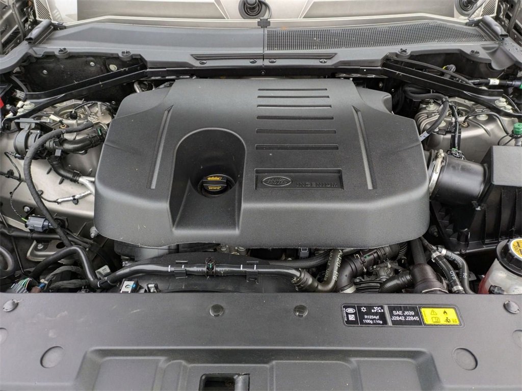 Used 2023 Land Rover Defender 130 X-Dynamic SE image 35