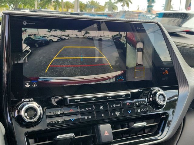 Certified 2021 Toyota Highlander Platinum AWD/4WD image 29
