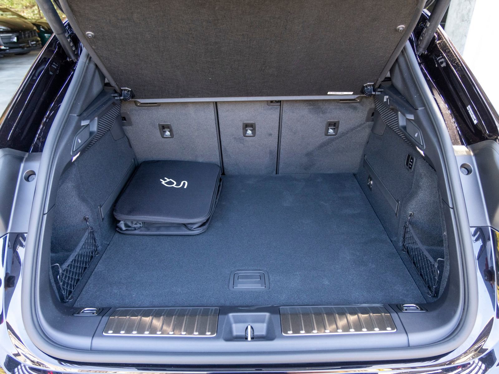 New 2026 Porsche Macan Turbo Electric image 46