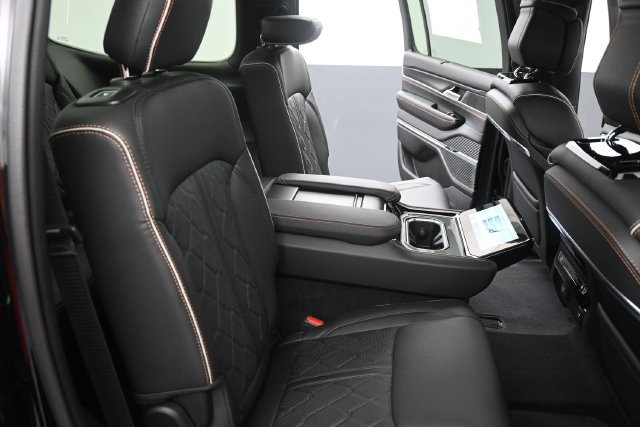 New 2026 Jeep Grand Wagoneer Summit AWD/4WD image 21