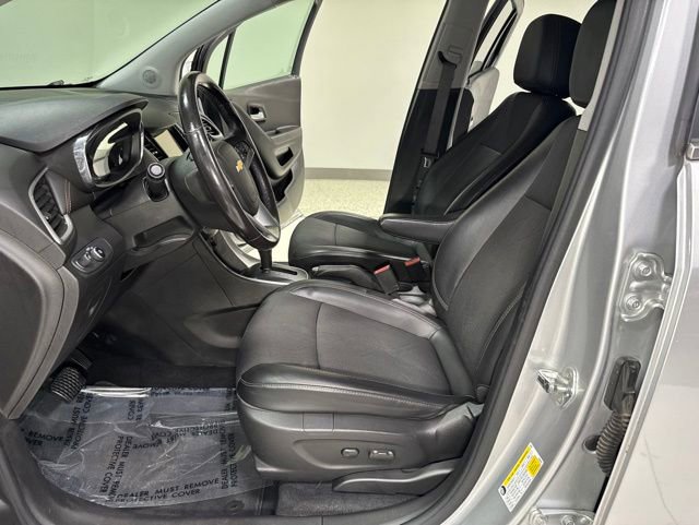 Used 2019 Chevrolet Trax LT w/ LT Convenience Package FWD image 12