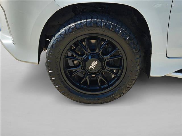 Used 2016 Lexus LX 570 4WD w/ Luxury Package image 24