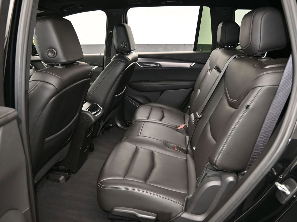 Used 2023 Cadillac XT6 Luxury image 36