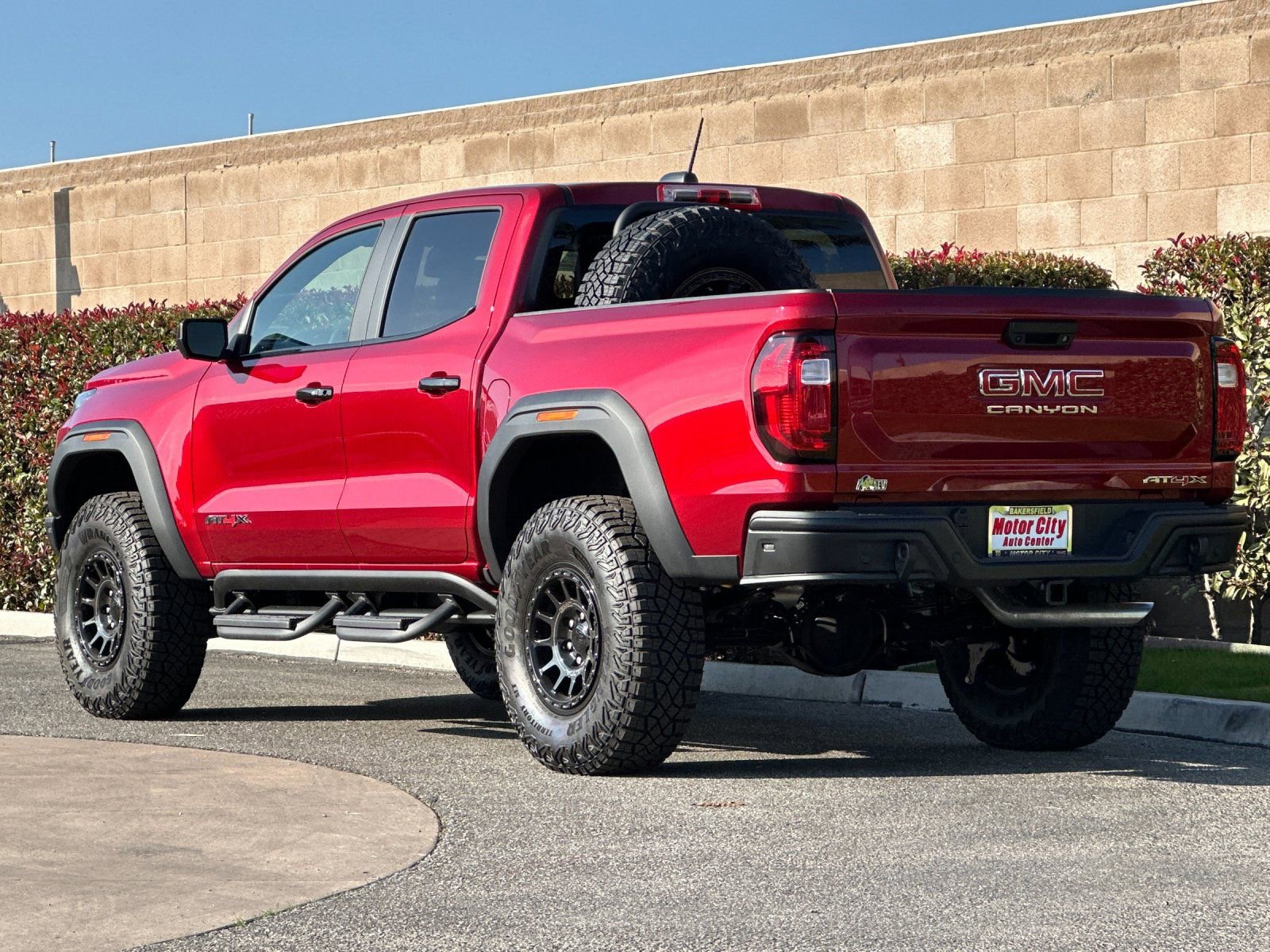 New 2026 GMC Canyon AT4X w/ AT4X AEV Edition AWD/4WD image 6