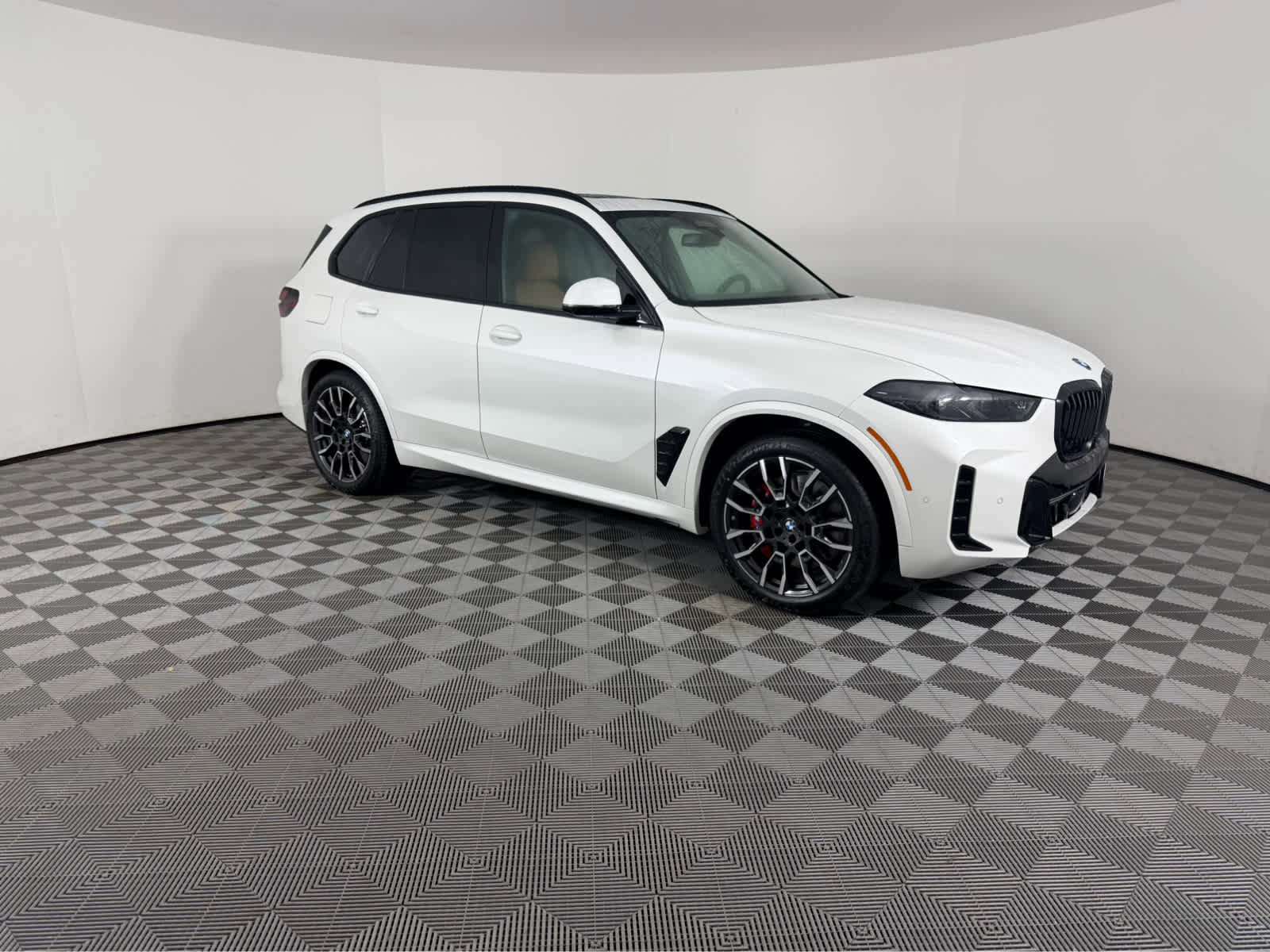 New 2026 BMW X5 xDrive50e w/ M Sport Package AWD/4WD image 1