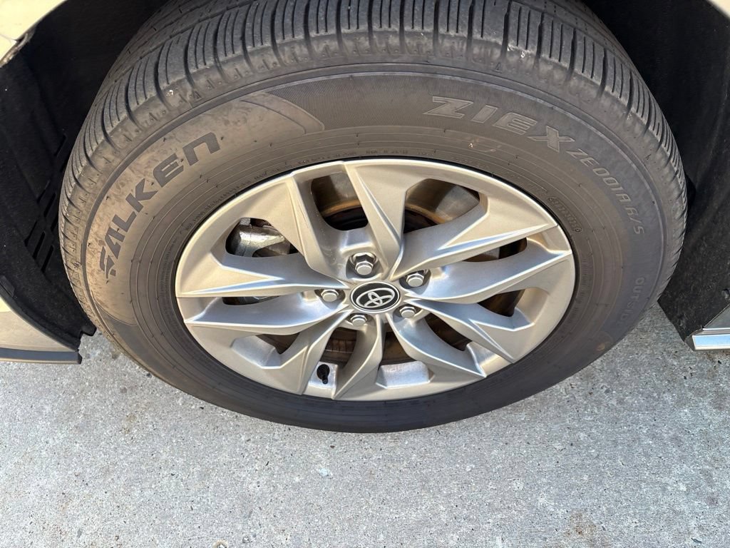 Used 2026 Toyota Sienna LE FWD image 11