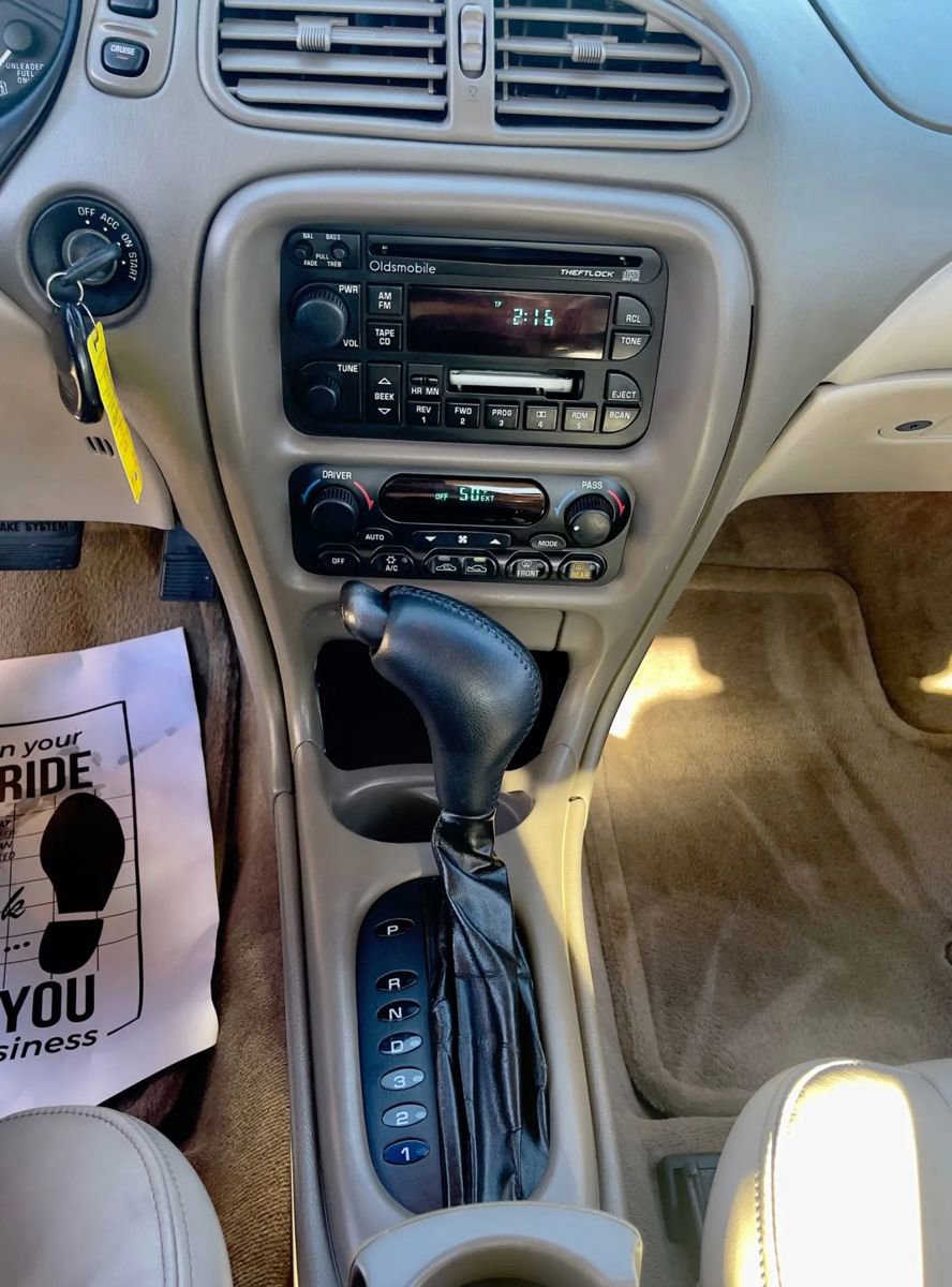 Used 1999 Oldsmobile Intrigue GL image 14