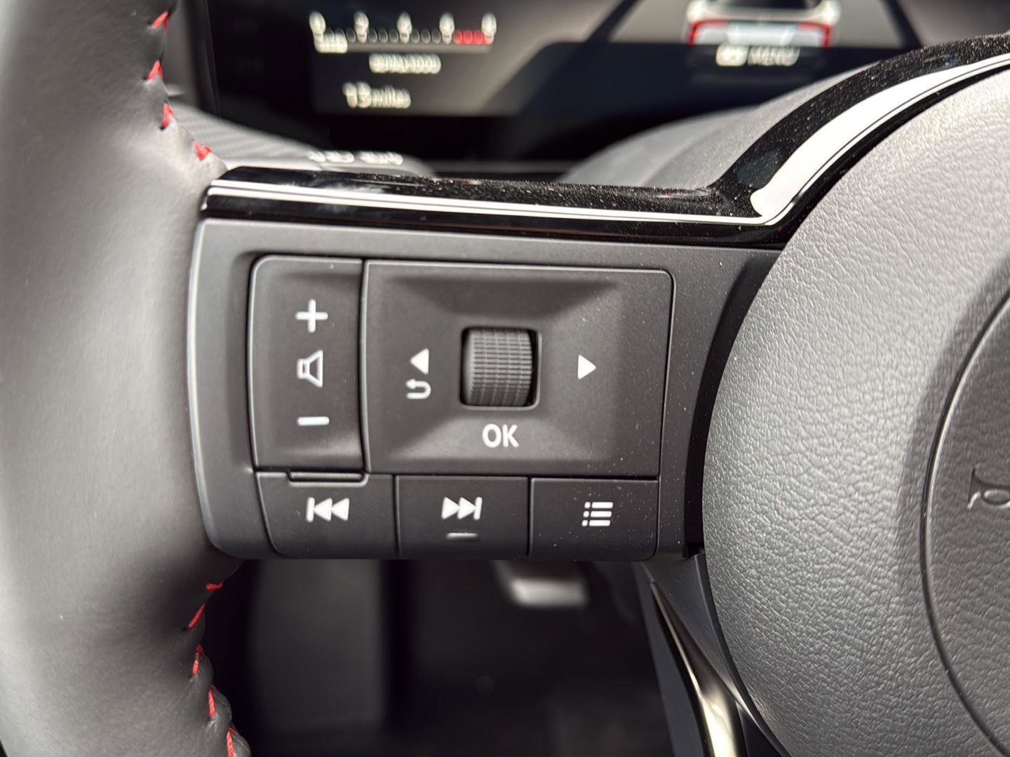 New 2026 Nissan Kicks SR w/ Cold Weather Package image 10