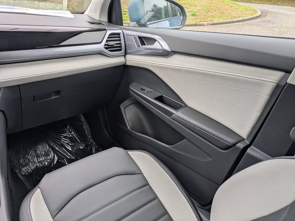 New 2026 Volkswagen Taos SEL AWD/4WD image 16