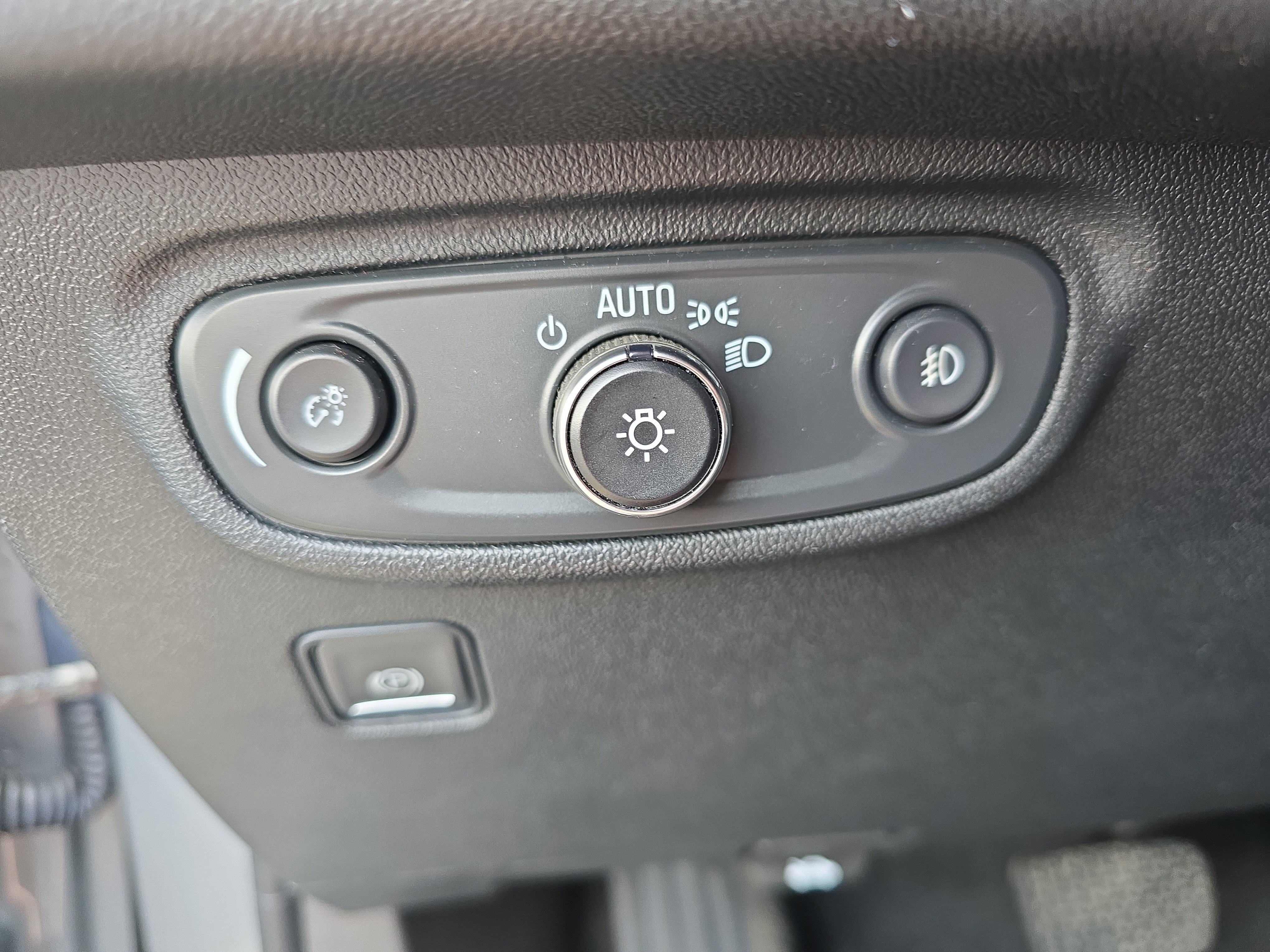 Used 2024 GMC Terrain SLT AWD/4WD image 24