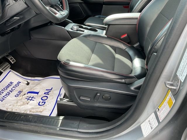 Used 2024 Ford Escape ST-Line w/ Cold Weather Package FWD image 23