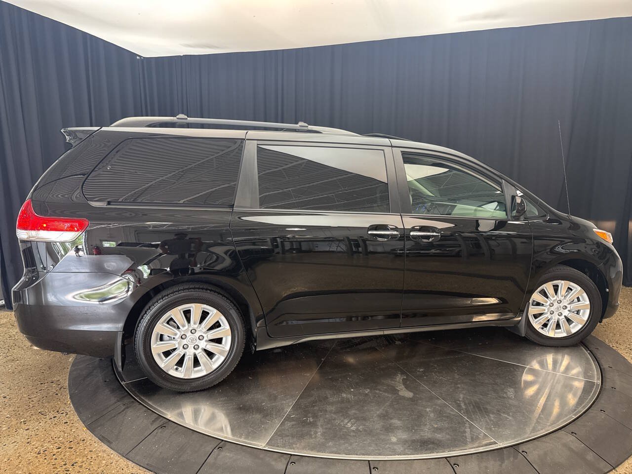 Used 2013 Toyota Sienna XLE AWD/4WD image 7