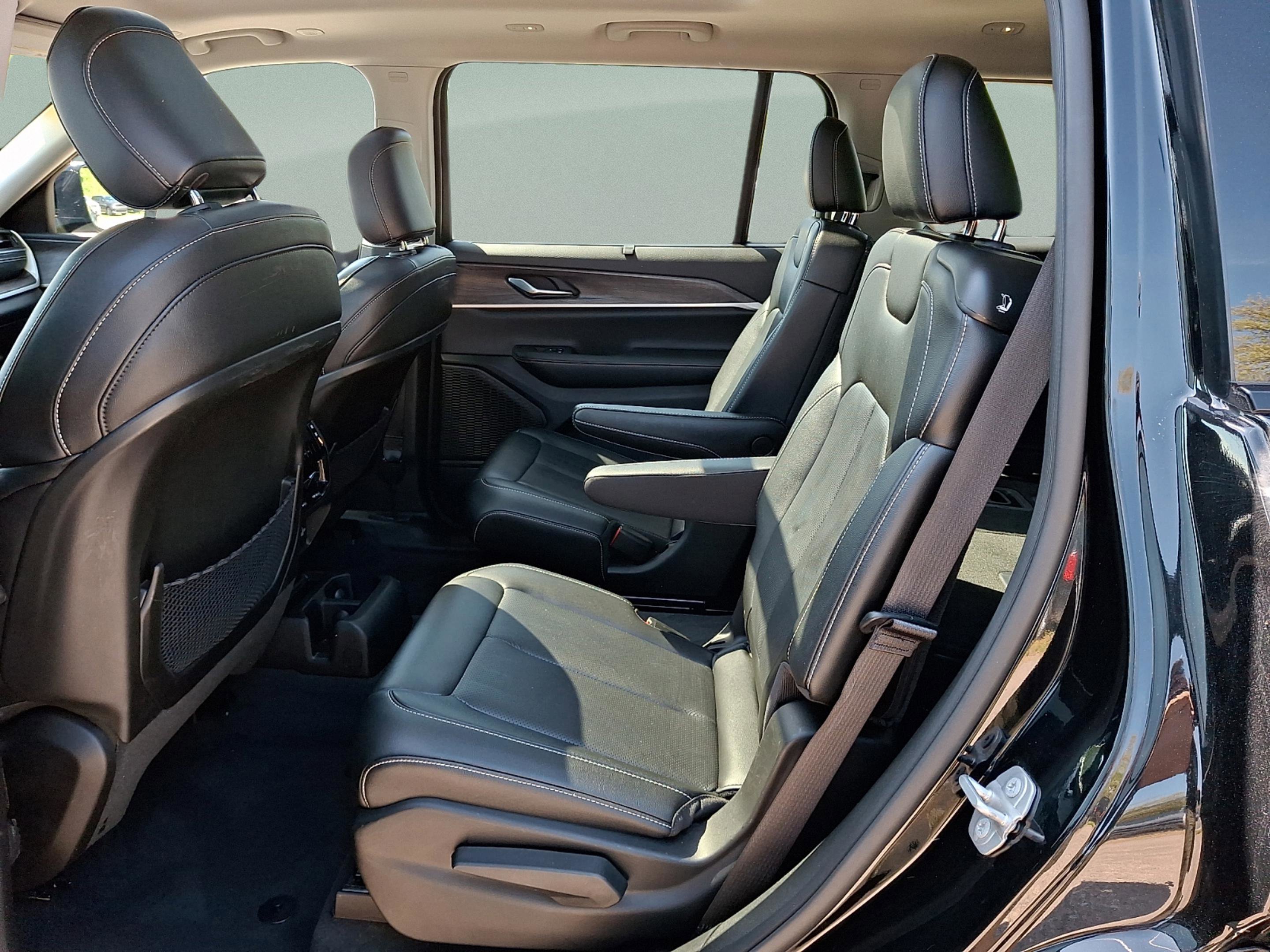 Certified 2023 Jeep Grand Cherokee L Limited w/ Luxury Tech Group II AWD/4WD image 8