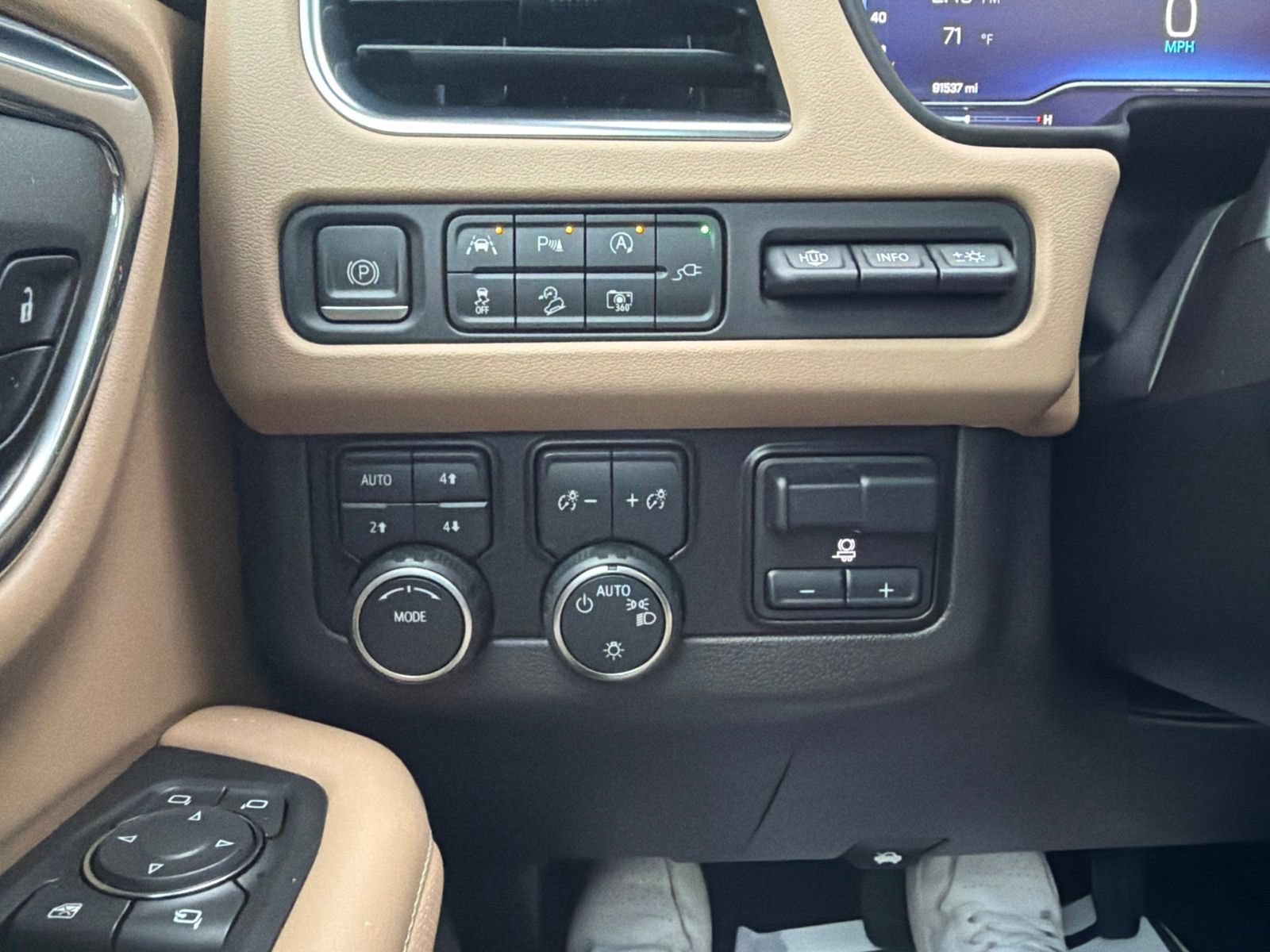 Used 2022 Chevrolet Suburban Premier AWD/4WD image 18