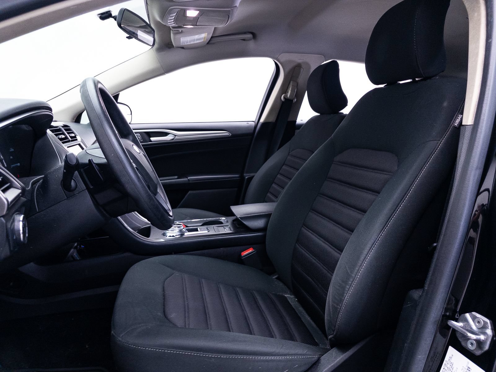 Used 2018 Ford Fusion SE w/ Fusion SE Technology Package FWD image 13