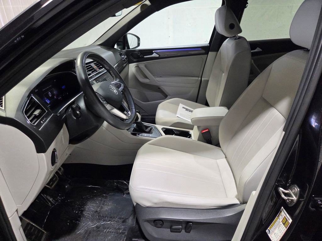 Used 2023 Volkswagen Tiguan SE R-Line image 10