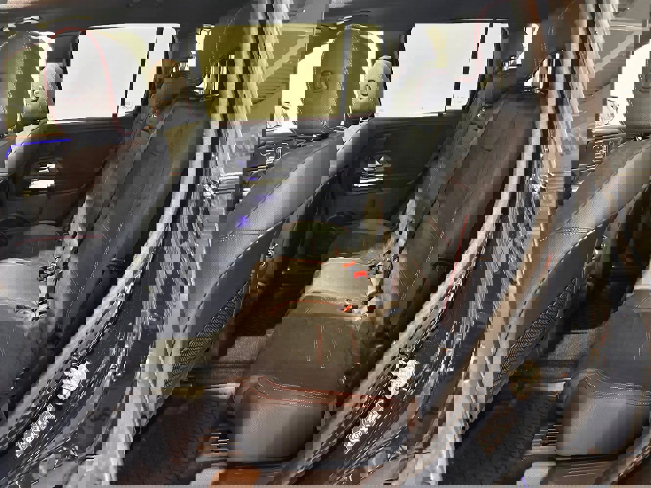 Used 2024 Mercedes-Benz GLB 250 4MATIC image 29