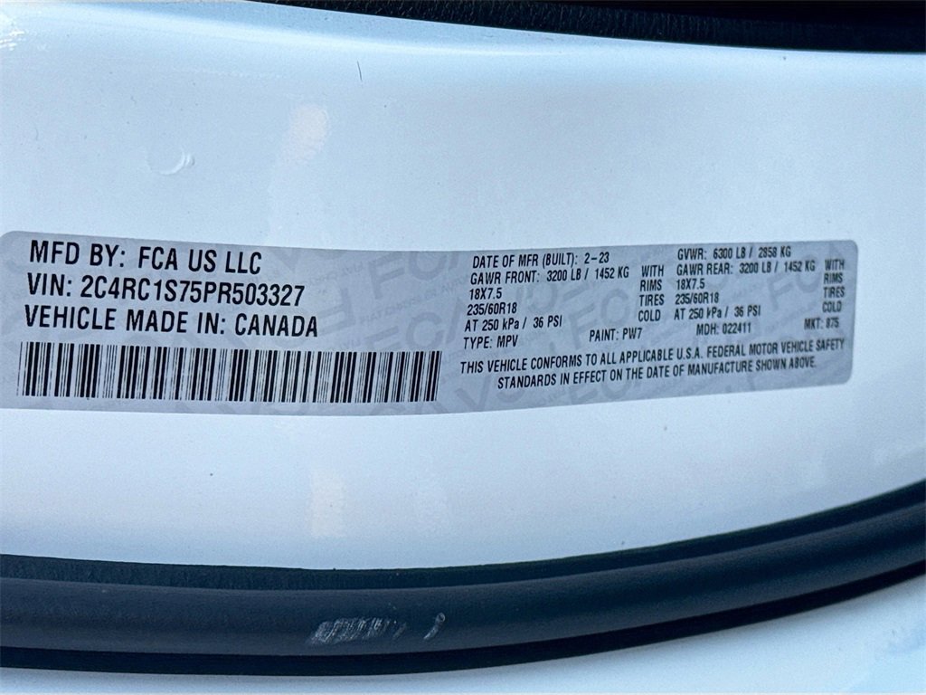 Used 2023 Chrysler Pacifica Limited w/ Uconnect Theater Family Group image 37